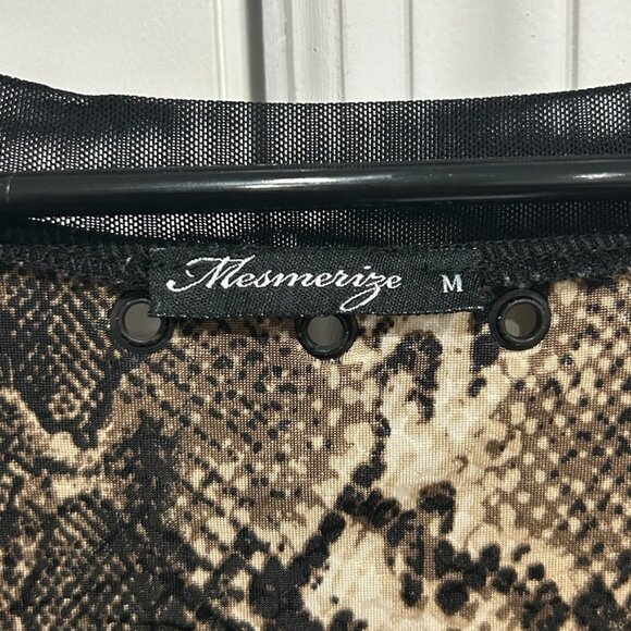 Mesmerize Snake Print Tunic Blouse Medium Asymmetrical Hem 3/4 Sleeve Animal - Picture 6 of 11